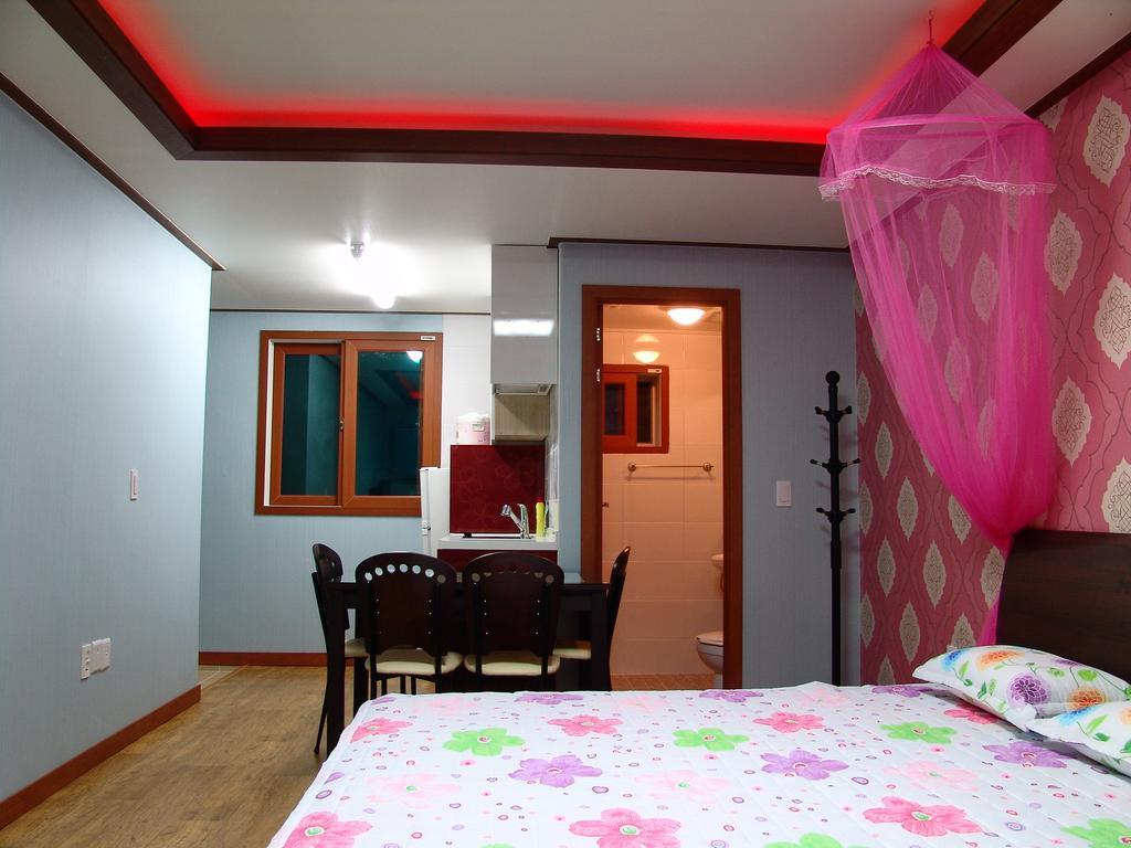 Yongdu Beach Pension Boryeong Bagian luar foto